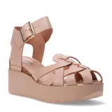 Sandalias de plataforma Bottero en color beige, con diseño de tiras entrecruzadas en el empeine y cierre de pulsera con hebilla metálica dorada en el tobillo. Presentan una suela dentada y detalle de tachas laterales.