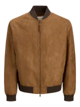 Campera bomber de gamuza sintética color marrón, con cierre frontal y puños y cintura elastizados en color negro.