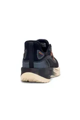 Championes deportivos Fila modelo Efecto para mujer, en color azul marino con suela beige y detalles en naranja. Cuentan con capellada de malla transpirable y cordones ajustables.