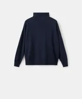 Jersey de cuello alto y manga larga, confeccionado en mezcla de acrílico, poliéster, poliamida y lana.
