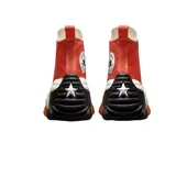 Championes Converse de caña alta con plataforma ondulada de diseño vanguardista. Presentan capellada de lona en color naranja, cordones blancos y suela de goma con relieve dentado en color negro y marrón.
