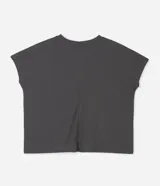Blusa tipo muscle tee de corte holgado, confeccionada en tejido rib acanalado, con escote redondo y diseño sin mangas.