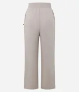 Pantalón deportivo de corte recto confeccionado en mezcla de algodón y poliéster, con cintura alta de tejido canelado y bolsillos laterales funcionales.