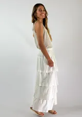 Falda larga de algodón color beige con cintura elastizada y volados escalonados.