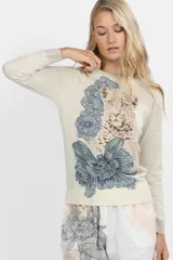 Sweater color beige con estampado de flores y un tigre.