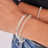 Pulsera de eslabones tipo rolo fabricada en plata 925, con acabado brillante.