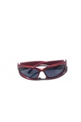 Lentes de sol Tendenza de diseño envolvente y deportivo, con armazón color rojo y micas oscuras.