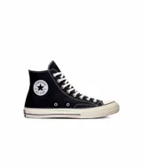Championes de caña alta Converse Chuck 70, color negro con detalles en blanco.