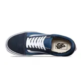 Championes Vans Old Skool de caña baja, capellada de lona y gamuza azul, con la icónica sidestripe de cuero blanca, cuello acolchado, plantilla acolchada y la suela de waffle original de Vans.