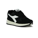 Championes urbanos Diadora modelo Vinfa, color negro con logo lateral en blanco y entresuela color crema. Presentan una combinación de malla y gamuza en el capellada.