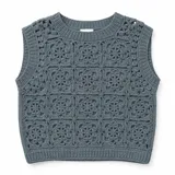 Chaleco de crochet color beige con diseño geométrico frontal de grannys squares y espalda de punto jersey. Cuenta con cuello redondo y sisas amplias.