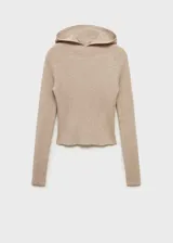 Jersey de punto canalé con diseño crop y ajuste slim fit. Presenta cuello alto con capucha integrada y manga larga.