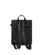 Mochila de ecocuero con textura tipo saffiano, diseño estructurado con solapa frontal y cierre de cremallera. Incluye asa superior y correas ajustables.