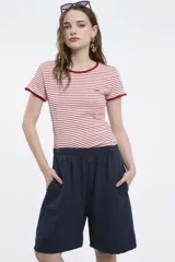 Short tipo bermuda de algodón fleece sin felpa, color azul marino, con cintura elastizada y bolsillos laterales.