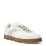 Championes urbanos de mujer, color blanco hueso, con detalles en beige claro. Diseño de estilo retro con suela de goma color caramelo.