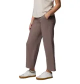 Pantalón Columbia modelo Roc Wide Leg Pant, de color marrón, con diseño de pierna ancha, tiro alto y bolsillos laterales inclinados.