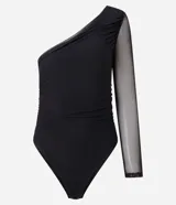 Body de hombro único con diseño ajustado y fruncidos laterales. Presenta una manga larga confeccionada en tul transparente y cuerpo forrado, aportando un estilo moderno y sofisticado.