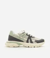 Championes Satinato estilo jogging con suela robusta, capellada de malla gris con recortes en cuero sintético gris oscuro, verde y beige, y cordones blancos.
