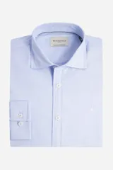 Camisa de manga larga Brooksfield con tejido dobby texturizado, corte slim fit y cuello italiano. Presenta cartera abotonada y logo bordado en el pecho.