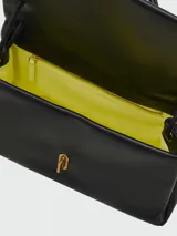 Bolso de hombro grande Marc Jacobs The Large Dual, color negro, con solapa frontal y herrajes dorados.