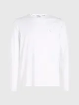 Remera blanca de manga larga Calvin Klein, corte slim, cuello redondo y parche con logo en el pecho.