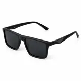 Lentes de sol polarizados con armazón y cristales negros, de diseño rectangular y estilo clásico.