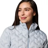 Campera puffer de mujer con tecnología Omni-Heat y Omni-Shield, confeccionada en tejido resistente al agua con aislamiento de plumón. Presenta cierre frontal completo, cuello alto con protector de barbilla, bolsillos laterales con cierre y diseño de costuras térmicas sin costuras.