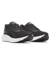Championes de running Under Armour modelo W Ascend, diseñados específicamente para mujer. Presentan una parte superior de malla transpirable en color negro con refuerzos en el mediopié y el logo de la marca en el lateral. Cuentan con una entresuela blanca de amortiguación Charged+ Cushioning y suela de goma resistente.