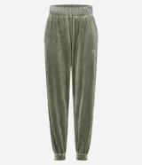 Pantalón tipo jogger de plush, con cintura elástica, bolsillos laterales y puños ajustados en los tobillos.