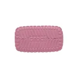Bolso tipo tote Crocs color negro, fabricado en material sintético perforado con detalles texturizados en la base, doble asa superior y logo de la marca en relieve en el frente.