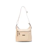 Bandolera de símil cuero color beige, con dos bolsillos frontales con cierre, un bolsillo trasero y tres bolsillos internos. Incluye correa larga regulable a tono.