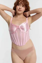 Corset rosa de satén y tul, con copas armadas y ballenas verticales.