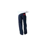 Pantalón de denim azul marino con diseño de rayas diplomáticas blancas, de corte recto y holgado. Cuenta con bolsillos delanteros tipo jean, presillas para cinturón y detalles de botones metálicos en los laterales de la cintura. Incluye logo de la marca bordado en la pierna izquierda.