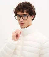 Campera puffer ultraligera Marfinno color negro, con cuello alto, cierre frontal por cremallera y bolsillos laterales.