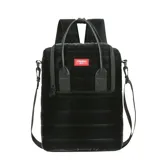 Mochila matera de diseño acolchado en color negro, con doble asa superior, correas ajustables y etiqueta frontal con logo de la marca.