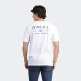 Remera de manga corta color blanco, con cuello redondo y logo de la marca estampado en pequeño en el pecho.