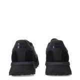 Championes urbanos New Balance modelo U370, color negro. Presentan un diseño de perfil bajo con exterior que combina paneles de malla textil y refuerzos de gamuza. Incluyen el logo de la marca en el lateral y una suela de goma resistente.