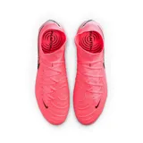 Championes de fútbol Nike Phantom Luna II Elite, color rosa vibrante con detalles en negro. Presentan un diseño de corte medio con tecnología Gripknit para un mejor control del balón y suela especializada para tracción en césped natural.