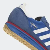 Championes Adidas SL 72 RS, color azul con detalles en blanco y rojo. Capellada de cuero y gamuza, forro sintético, entresuela de EVA y suela de goma.