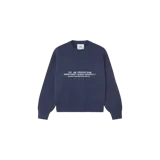 Sweater de punto color azul marino, con cuello redondo y diseño holgado. Presenta un texto bordado en el pecho con tipografía blanca.