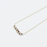 Gargantilla de oro amarillo 9k con dije de eslabones entrelazados.