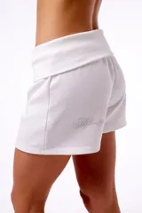 Short blanco de rústico con cintura elastizada y estampado serigráfico BLKMBA en la parte trasera izquierda.