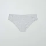 Culotte de algodón gris melange, corte clásico, con borde de encaje festoneado en cintura y aberturas de pierna.