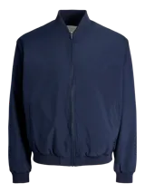 Campera bomber liviana color azul marino, con cuello baseball, cierre frontal de cremallera, bolsillos delanteros y puños de canalé.