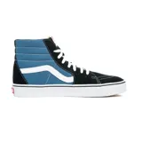 Championes Vans modelo Sk8-Hi de caña alta, con diseño bicolor en azul marino y negro. Presenta la icónica banda lateral blanca, cordones blancos y suela de goma vulcanizada con la clásica franja negra.