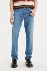 Pantalón de jean de calce slim fit, color azul medio, con tiro medio y confeccionado en tejido denim elástico. Modelo Levi's 511.