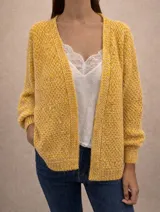 Cardigan de punto abierto con diseño melange, confeccionado en una mezcla de mohair y algodón. Presenta mangas largas con puños acanalados y un corte holgado.