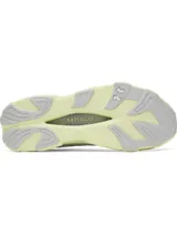 Championes Under Armour modelo UA Halo Racer, color gris claro con suela voluminosa en tono amarillo claro. Presentan capellada de malla transpirable, detalles estructurados y amortiguación UA HOVR+.