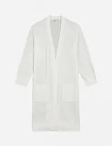 Cardigan largo color blanco, de tejido de punto fino, con mangas 3/4 y bolsillos frontales.