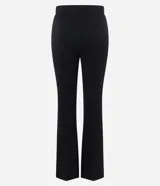 Pantalón flare de tiro alto confeccionado en punto roma, con diseño estructurado que se ajusta en caderas y muslos para abrirse desde la rodilla. Presenta una silueta elegante y versátil.